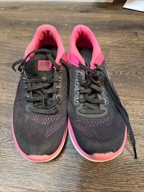 Nike Women Black & Hot Pink Athletic Running Sneakers